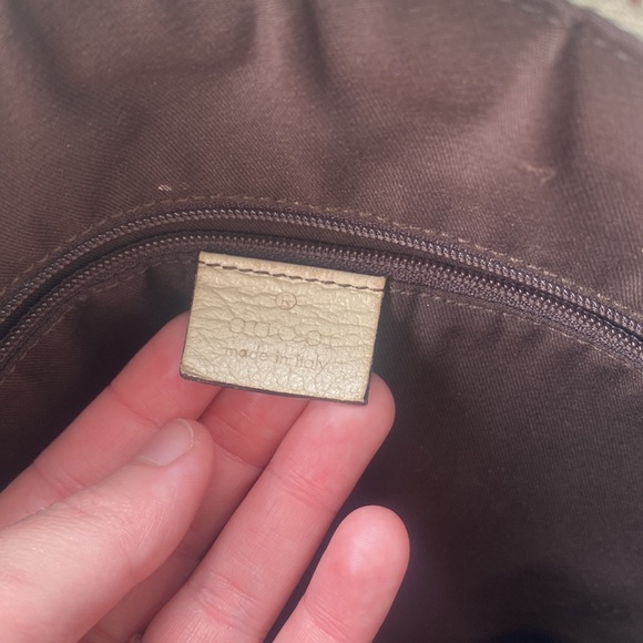 Gucci Handbag! Authentic - Picture 4 of 7
